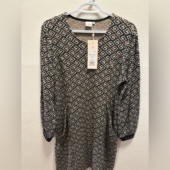 Gambis Dress-Mollie Fit - Picture 2 of 8